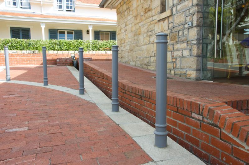 bollards-Newton-scaled-min