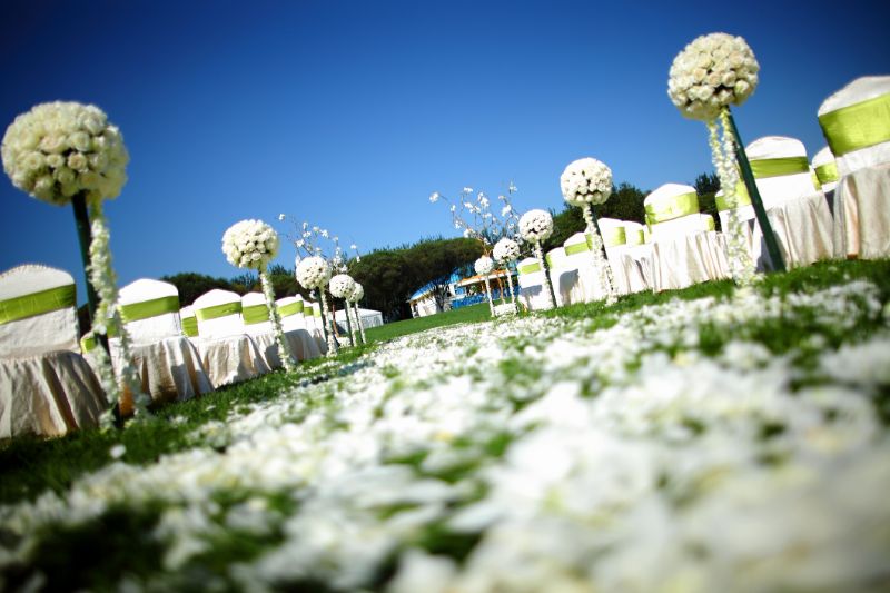 bollards-outdoor-wedding-scene-29775926-min