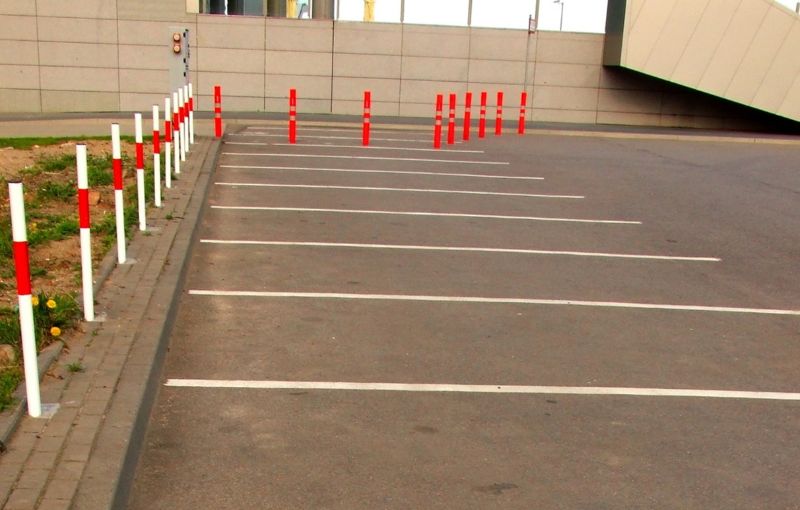 concrete-bollards-parking-area-perimeter-designation-min