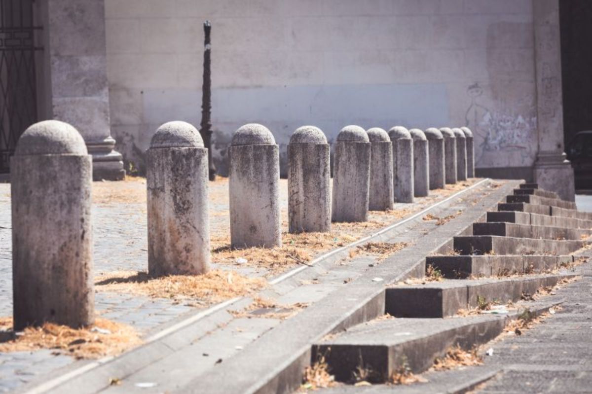 bollards-concrete-min