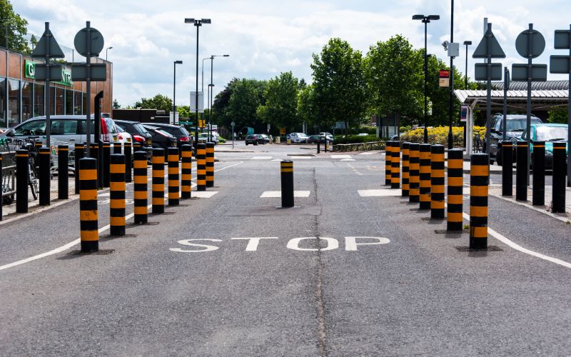 bollards-retractable-traffic-bollard-min