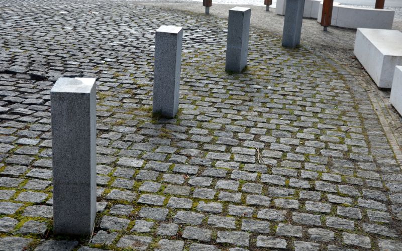 concrete-bollards-paving-block-min