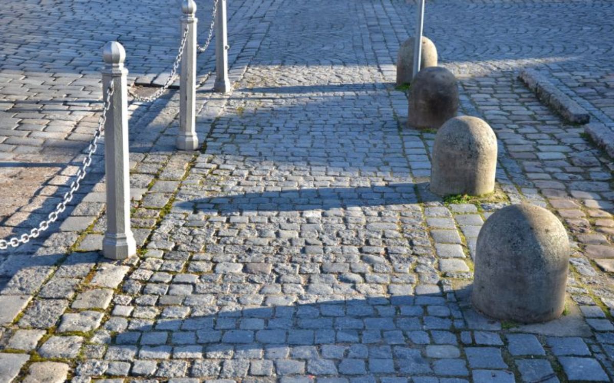 concrete-bollards-stone-barriers-in-a-square-shaped-cylinder-min