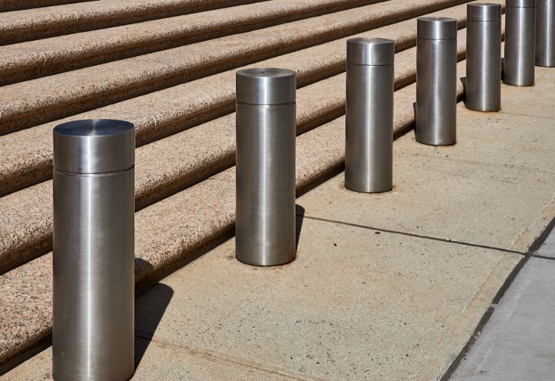 bollards-protect-an-office-building-min