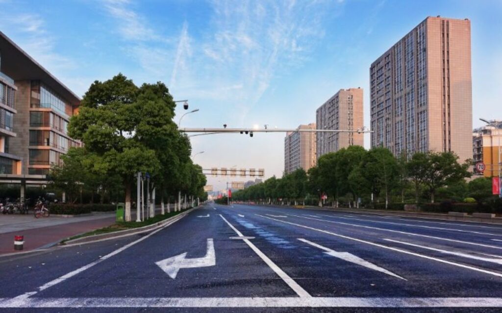 concrete-bins-clean-streets-in-the-morning-min (1)
