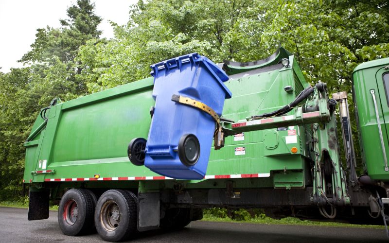 concrete-bins-lifting-up-plastic-bin-min