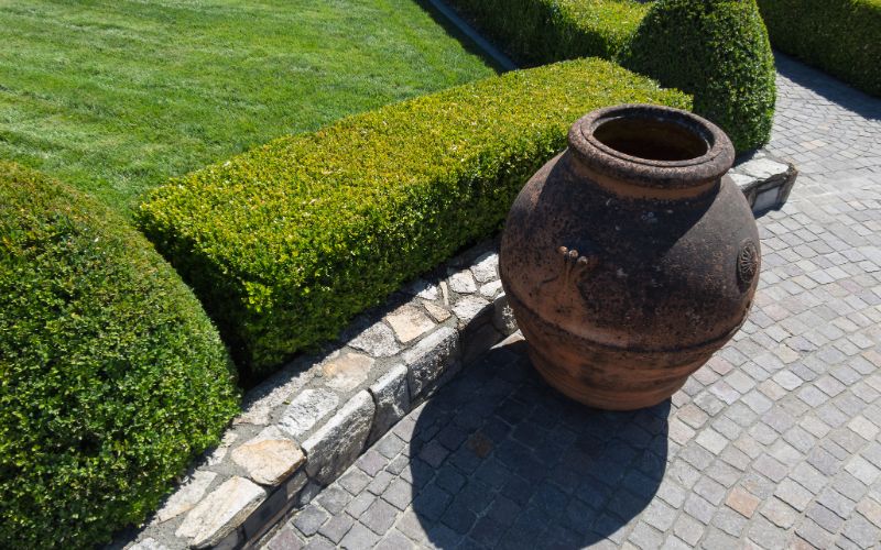 concrete-bollards-formal-landscaping-details-min