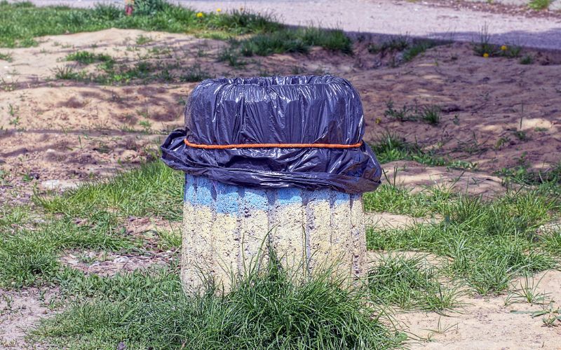 concrete-bin-bin-with-plastic-min