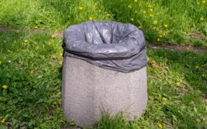 concrete-bins-concrete-bin -in- park-min